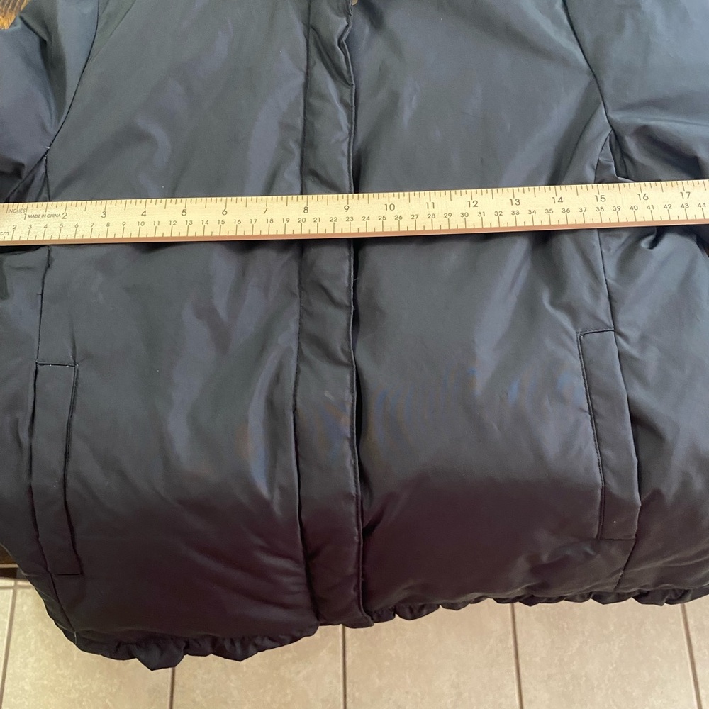 Women's Black Short Puffer Jacket with Stand Collar - Picture 9 of 9